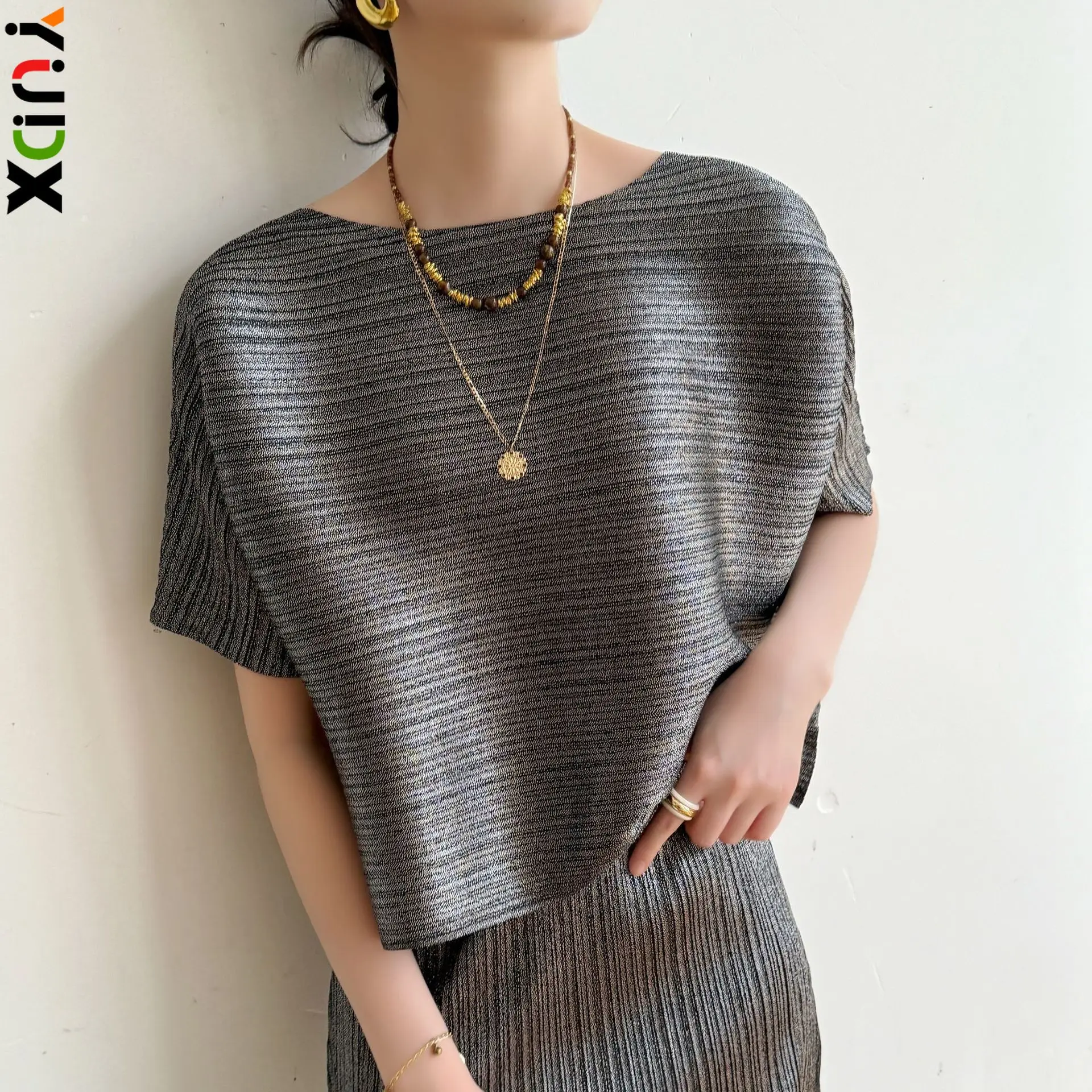 Ensemble plisse haut manches courtes et jupe midi 1 Sab13f5064b9d4feba32025b3ca2a0480q